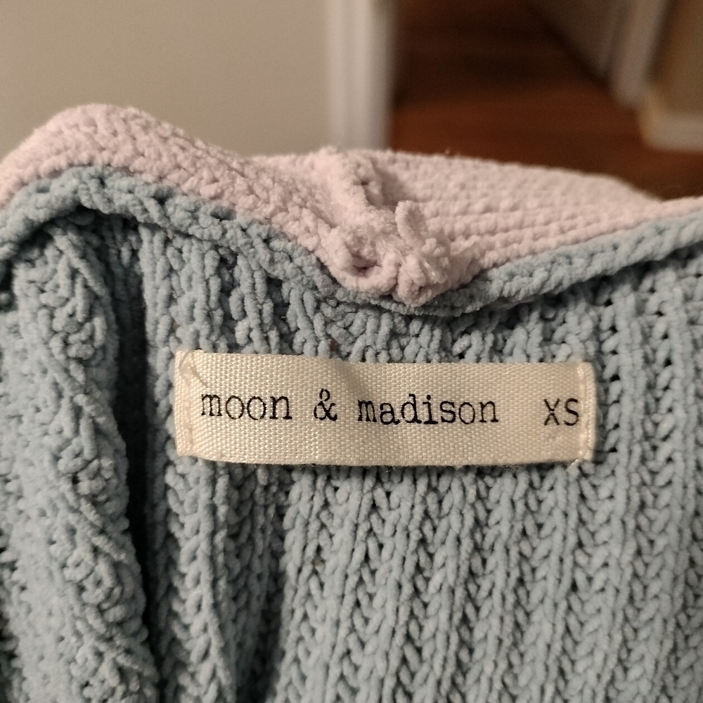 Moon & Madison Colorblock Sweater - Picture 6 of 7
